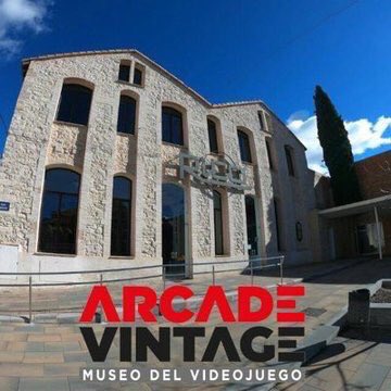 Inauguration of the Arcade Vintage Video Game Museum (Ibi, Spain). It featured a huge collection of original arcade machines from different decades, and also some of my games. @Arcade_Vintage